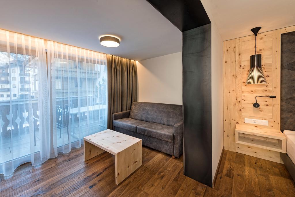 זאמנאון Hotel Des Alpes מראה חיצוני תמונה