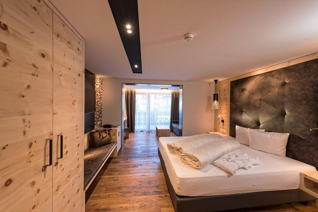 זאמנאון Hotel Des Alpes מראה חיצוני תמונה
